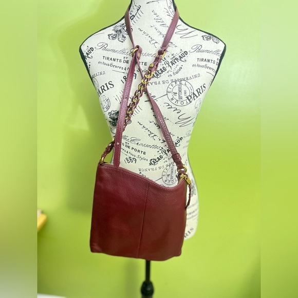 👜 Elliott Lucca Burgundy Leather Crossbody Bag-Like New 👜 - Picture 4 of 11